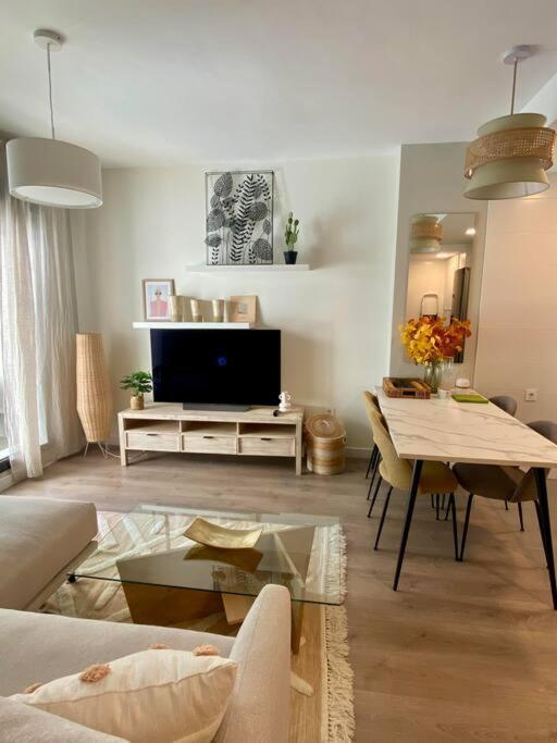 Nuevo Moderno Apartamento De Lujo Seville Exterior photo